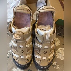 JBU Tan /Petal Shoes. NIB size 9.5 Wide.